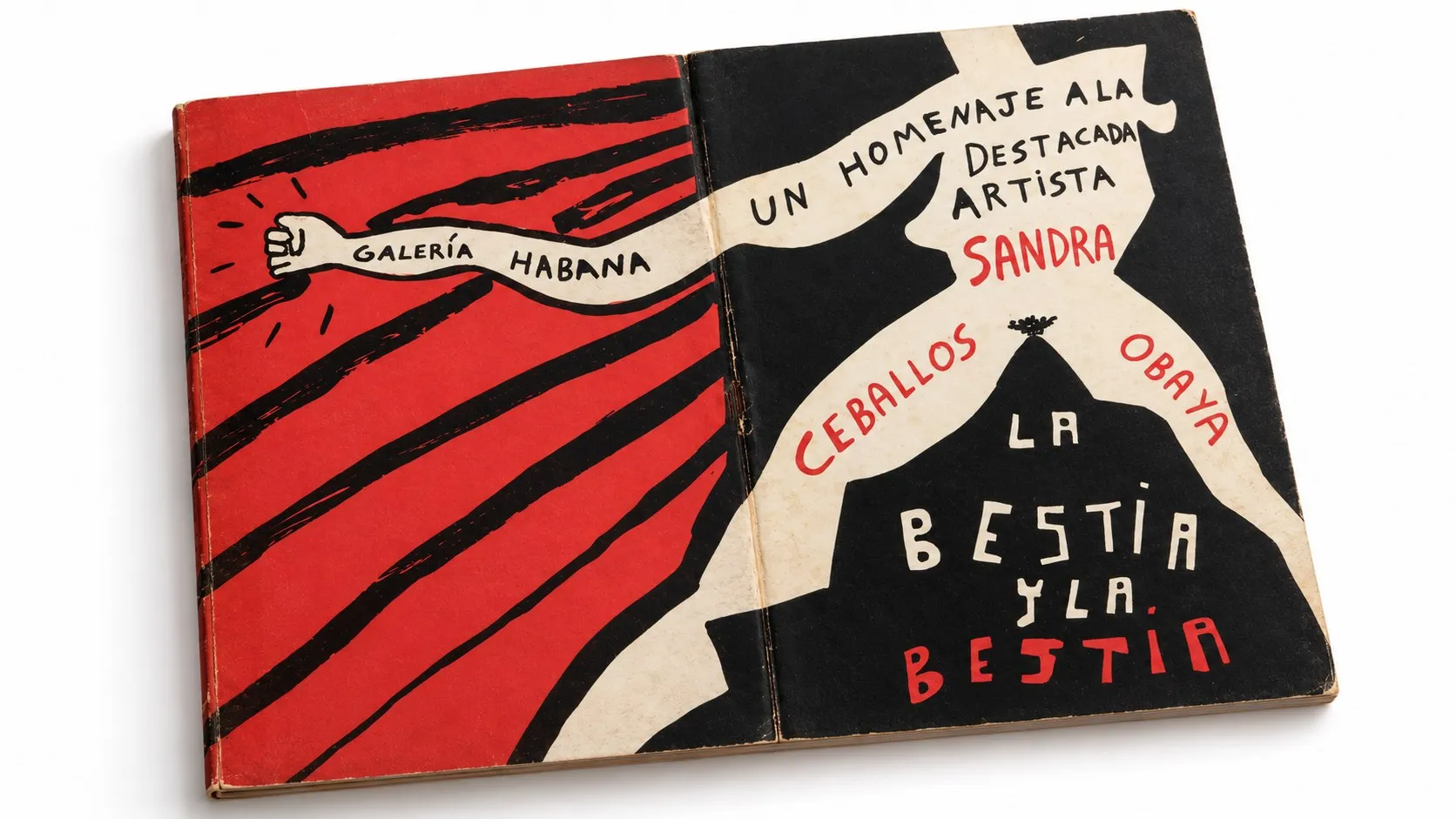 Catálogo abierto en rojo y negro: Galería Habana, un homenaje a la destacada artista Sandra Ceballos Obaya, La Bestia y la Bestia.